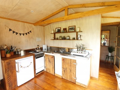 Galleries/Glamping/16-Magic-Cottages-Glamping-Kitchen.jpg